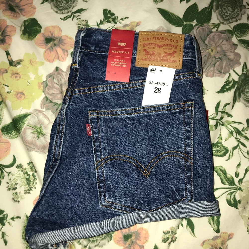 BRAND NEW Levi shorts